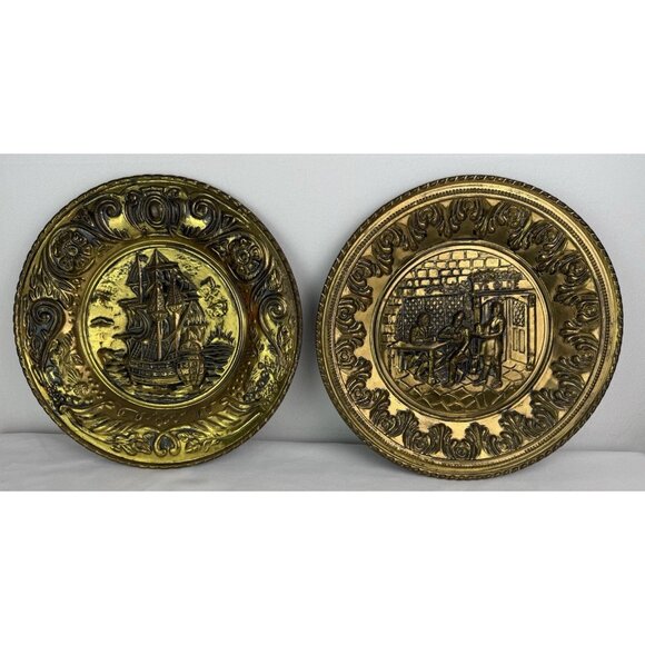 Vintage Peerage English Pub Scene/Mayflower 12" Hammered Brass Plates - Set of 2 - Picture 1 of 7